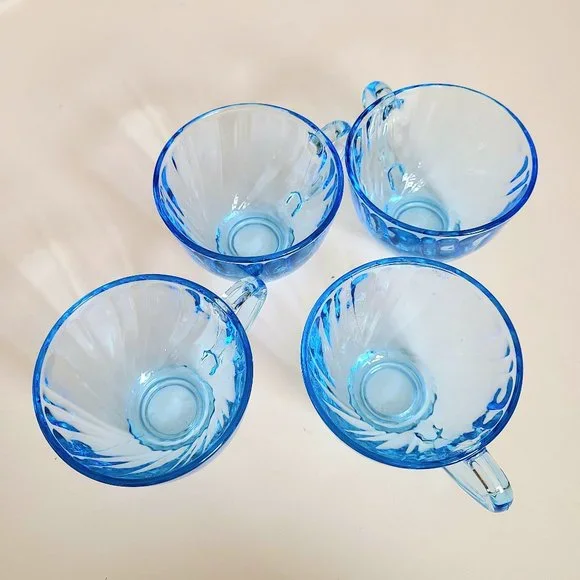 Set of 4 vintage blue glass tea cups. - Picture 7 of 7